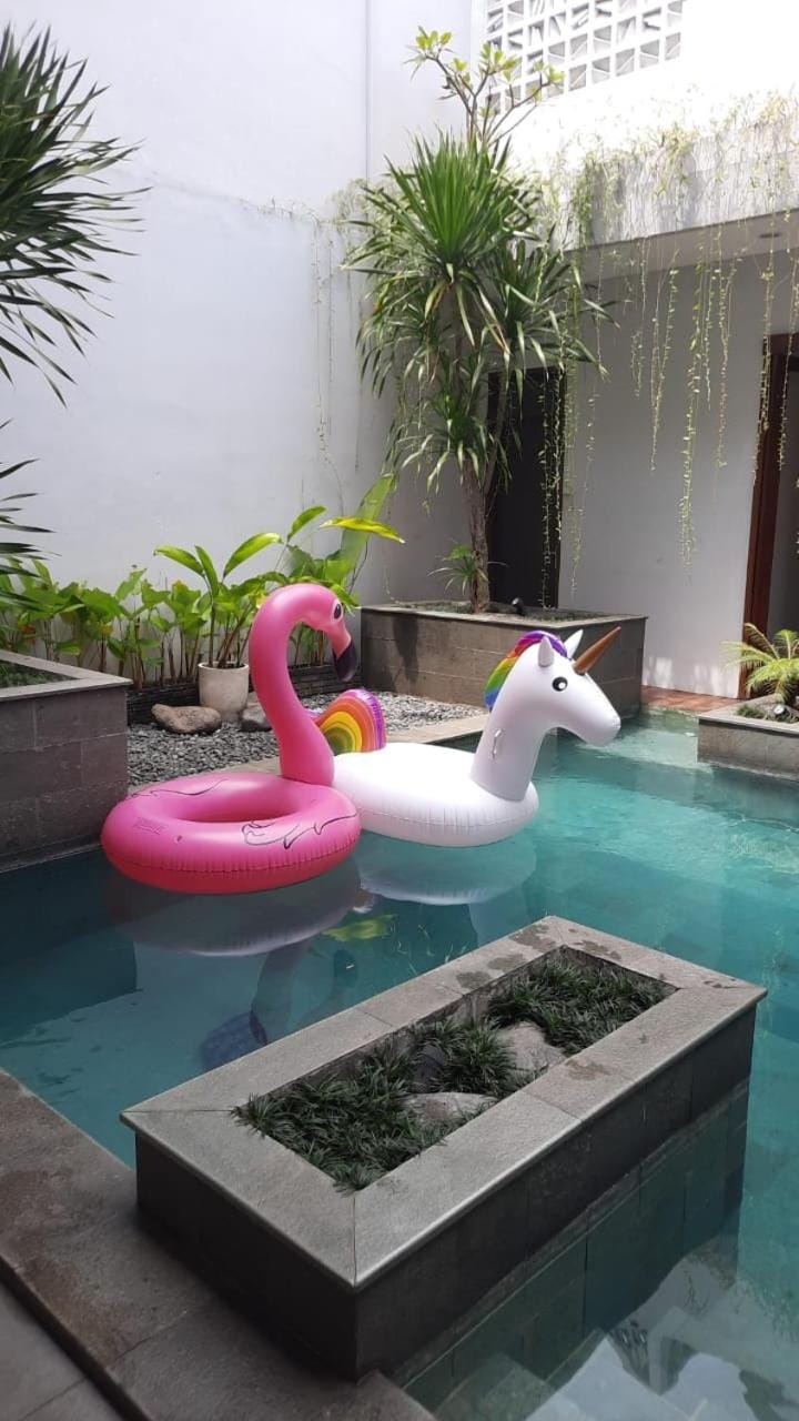 Namdur Villa Sariwangi - Tropical Villa in Bandung With Private Pool Villa in Parongpong