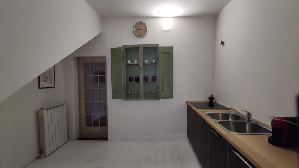 Kitchen or kitchenette, pet friendly, stove