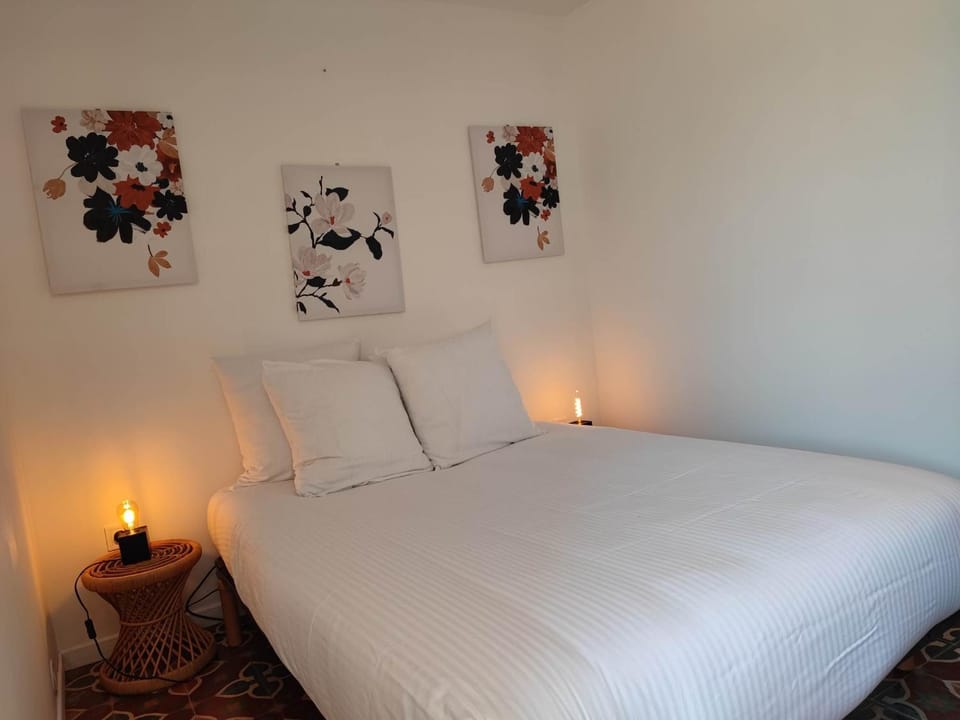 Bed, Photo of the whole room