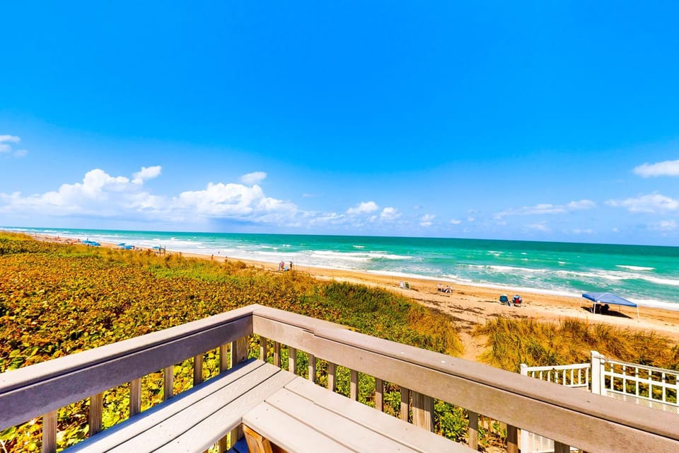 Pelican #1109 Apartment in Hutchinson Island