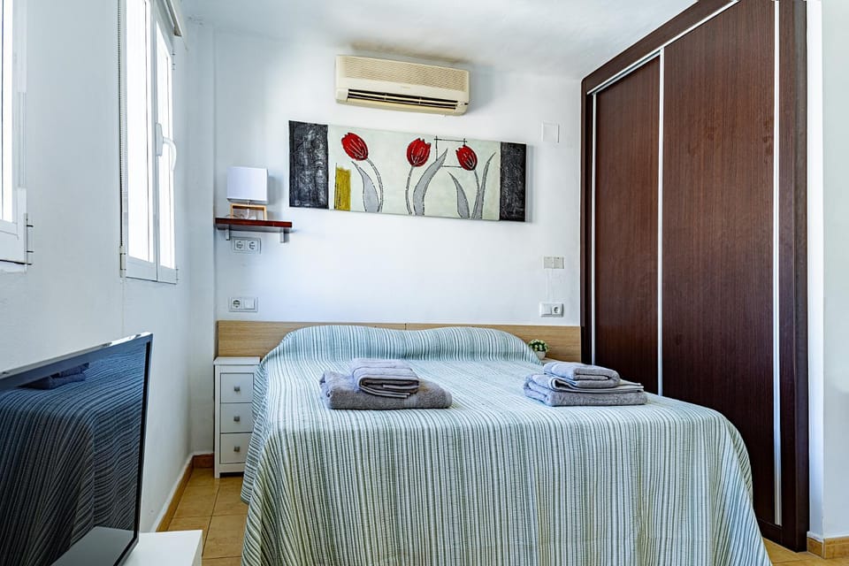 Bed, Photo of the whole room, Bedroom, towels, wardrobe, air conditioner