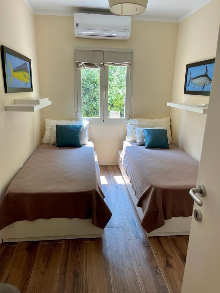 Bed, Photo of the whole room, Bedroom, air conditioner