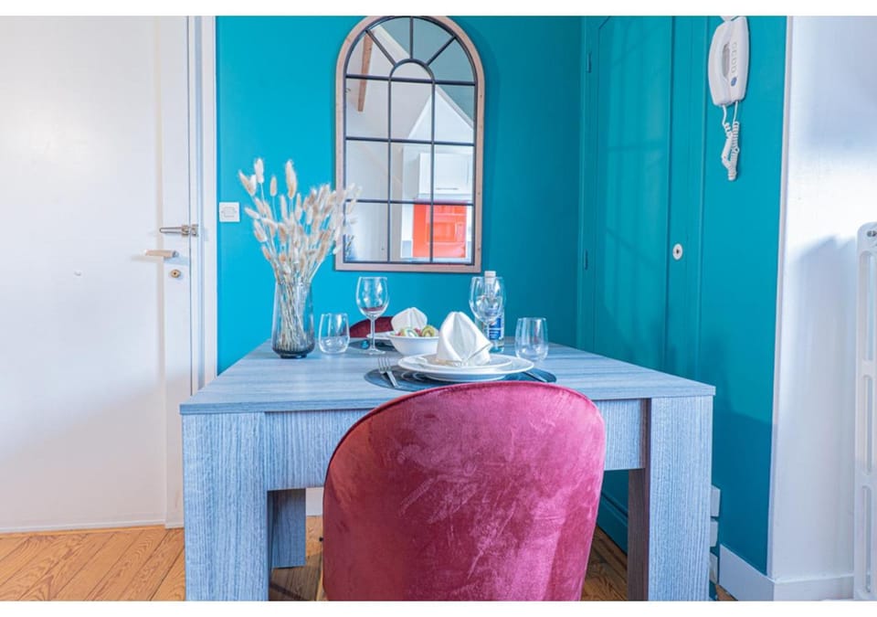 Dining area, Meals, hair dresser