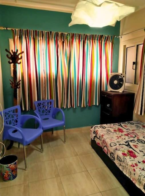 Bed, Living room, Photo of the whole room, Seating area, Bedroom