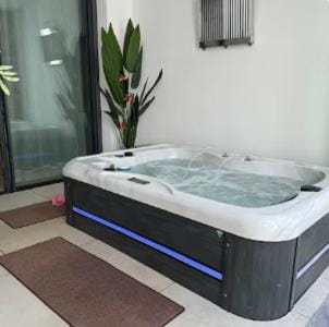 Hot Tub, Hot Tub