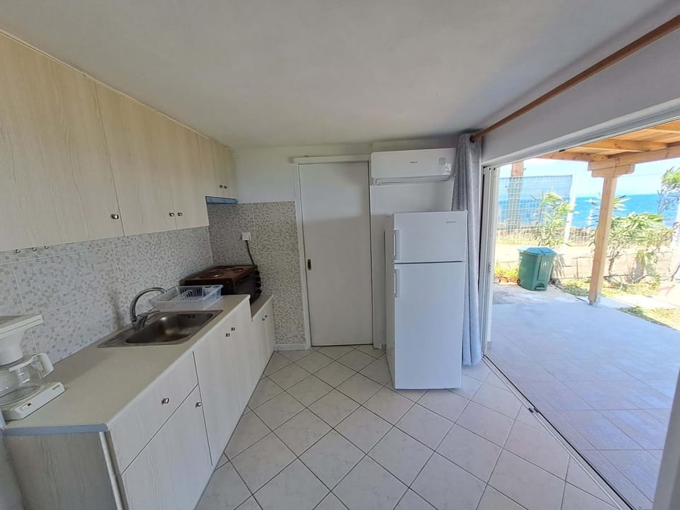 Kitchen or kitchenette, oven, stove