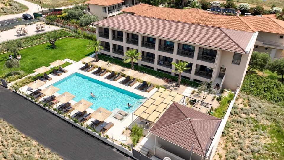 Property building, Bird's eye view, Swimming pool