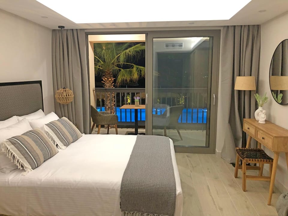 Bed, View (from property/room), Balcony/Terrace, Photo of the whole room, Bedroom