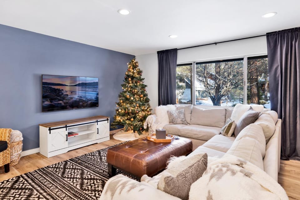 Wildwood Lodge by Big Bear Vacations Hot Tub Ultra Cozy Fox Farm Retreat Chalet in Big Bear