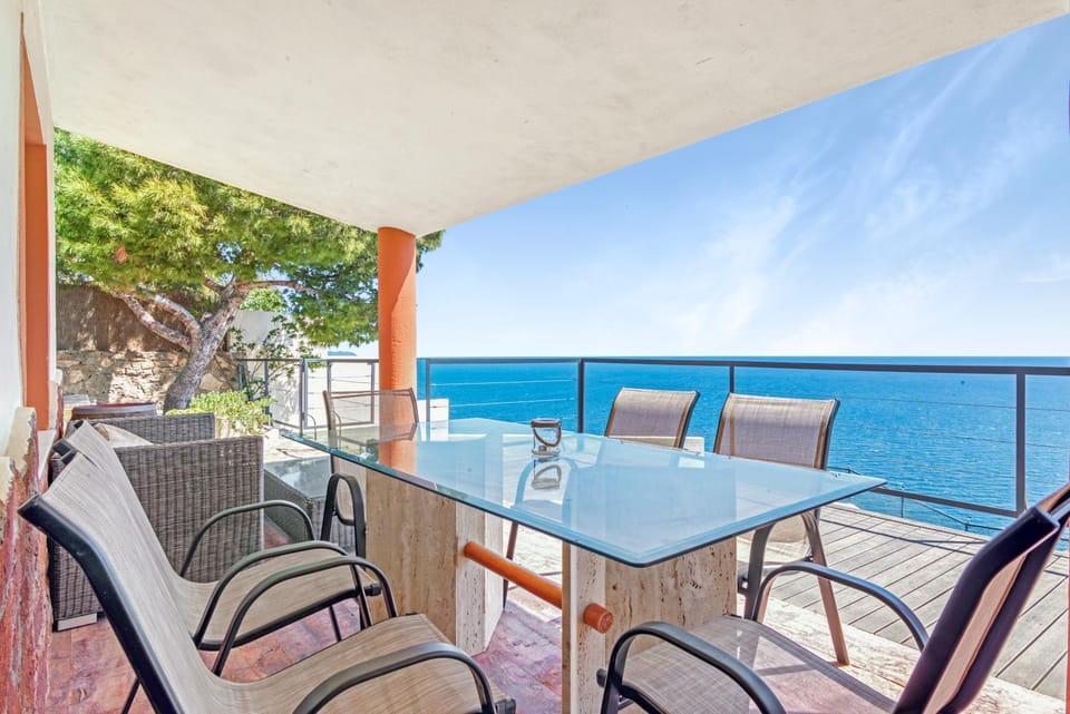 Natural landscape, View (from property/room), Balcony/Terrace, Dining area, Sea view