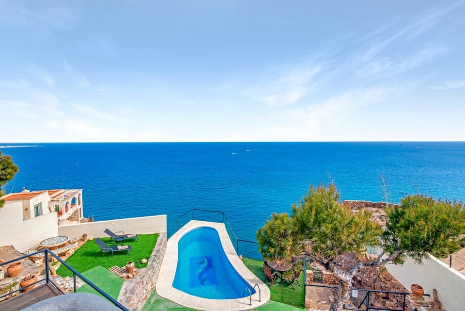 Day, Natural landscape, Pool view, Sea view, Swimming pool, sunbed