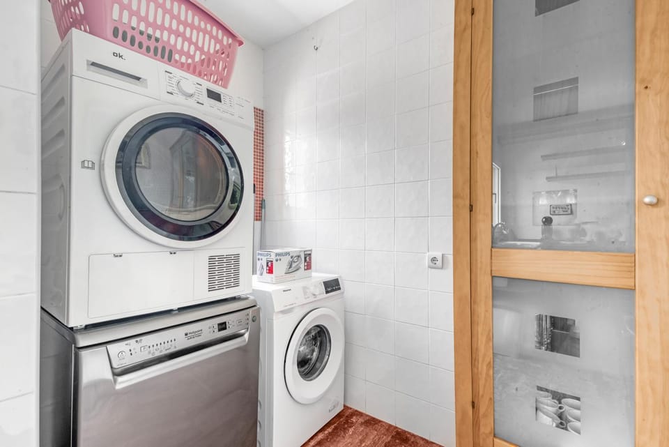 Kitchen or kitchenette, washing machine, dryer