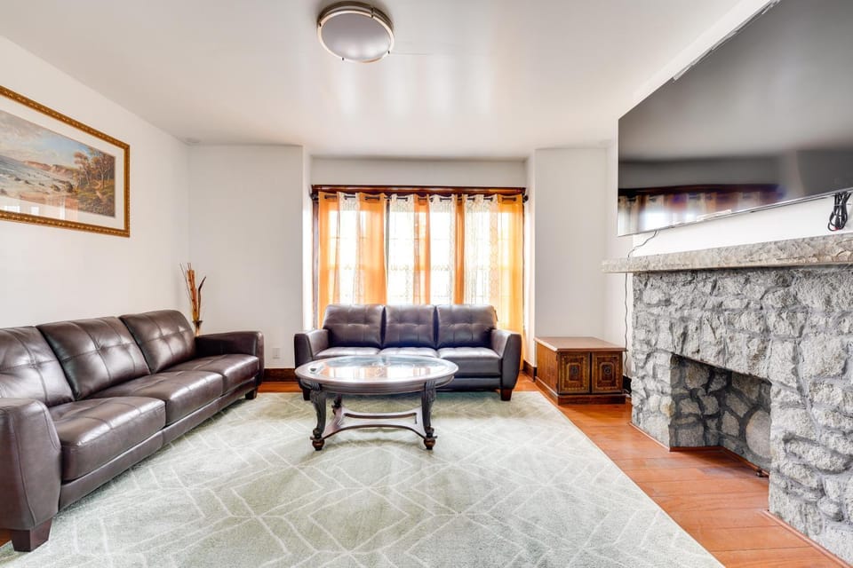 Buffalo Vacation Rental about 20 Mi to Niagara Falls! Apartment in Buffalo