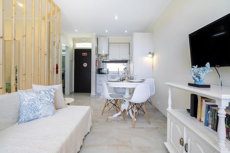 Sea & Oldtown View Apartment in Guia