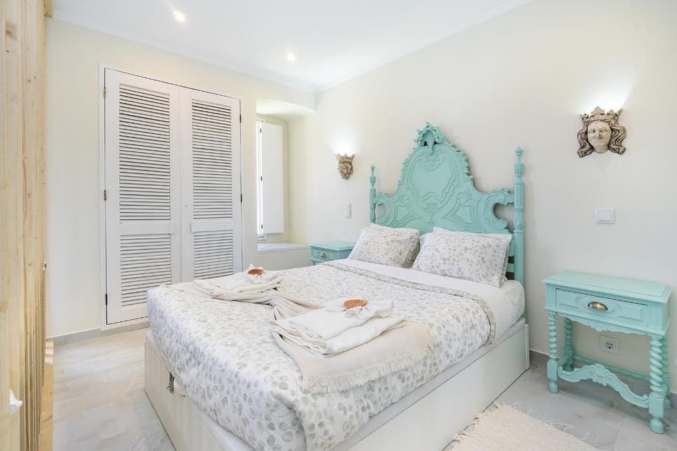 Sea & Oldtown View Apartment in Guia