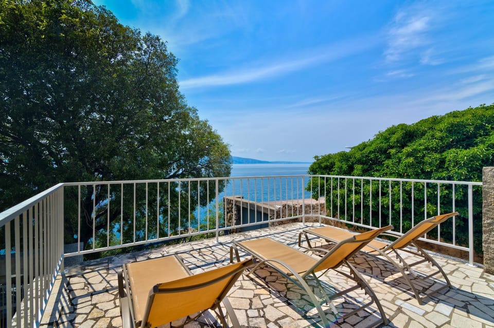 Patio, Natural landscape, Balcony/Terrace, Lake view
