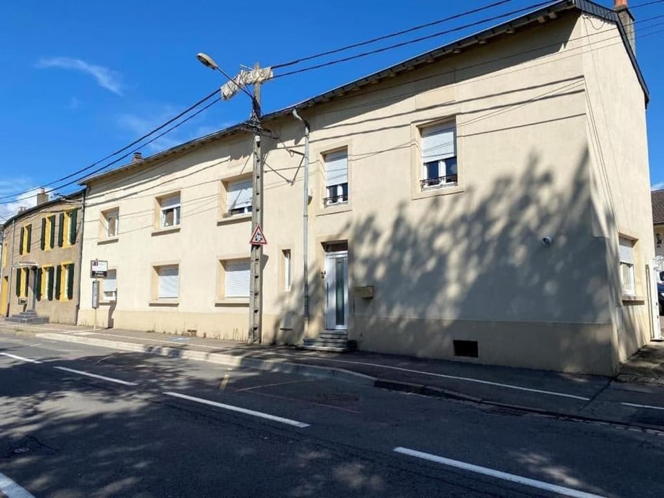 Property building, Street view, Location