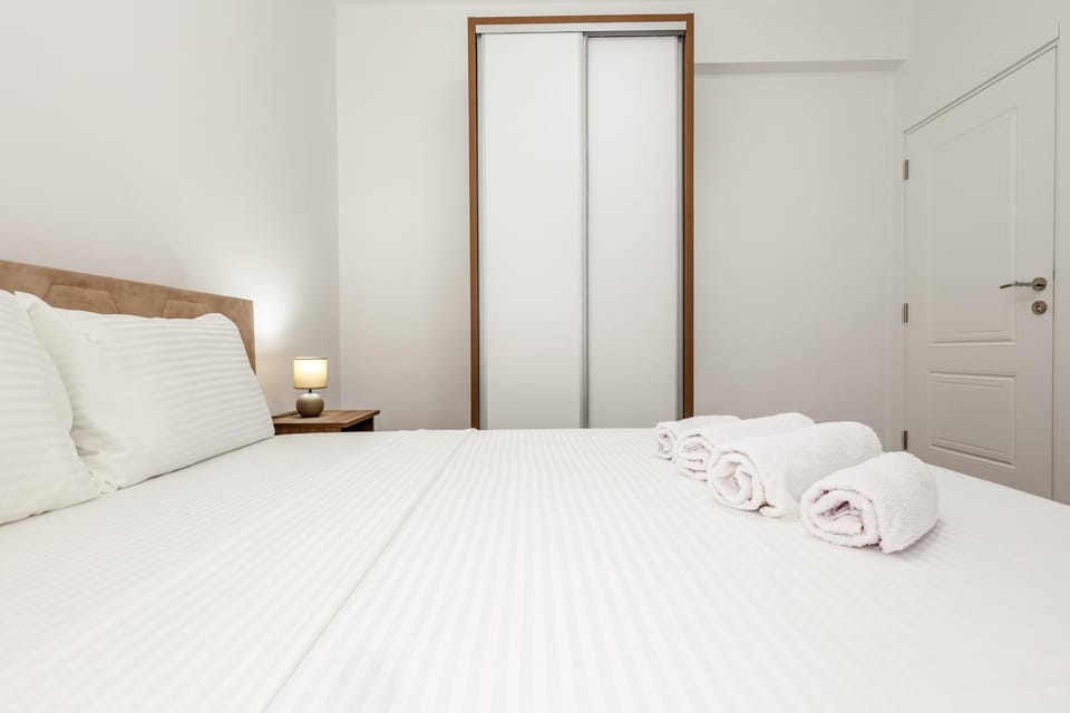 Bed, Bedroom, towels, wardrobe