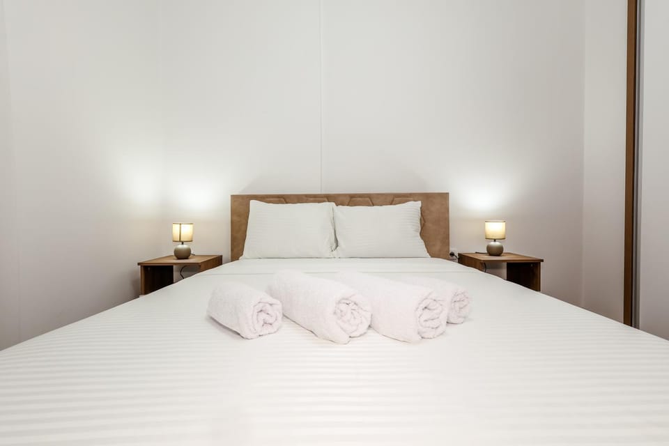 Bed, Bedroom, towels