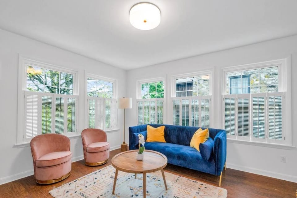 Brand New, Renovated Urban Oasis with Plenty of Parking House in Mount Lebanon