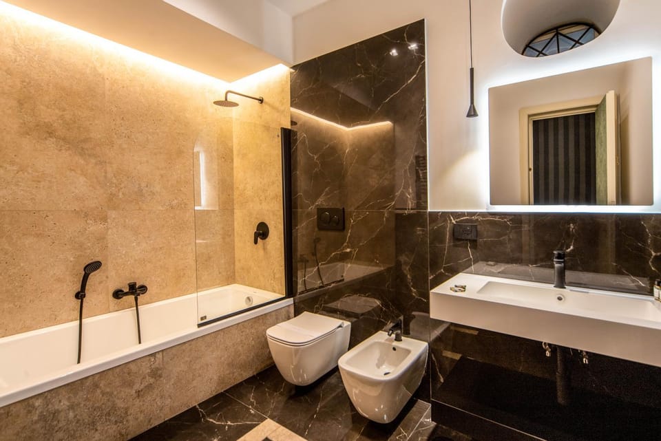 Shower, Toilet, Bathroom, Bath, bidet, towels