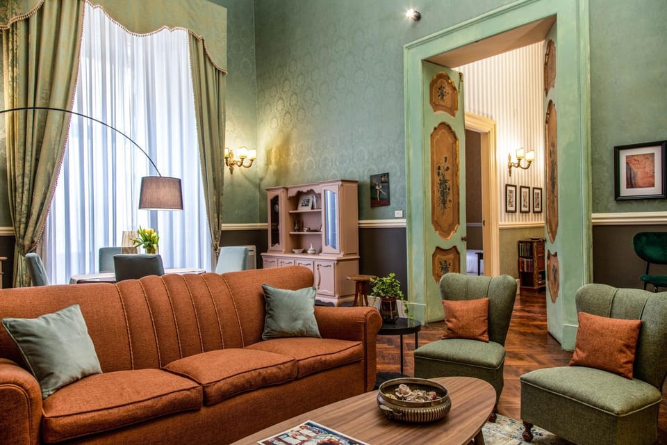 Living room, Seating area