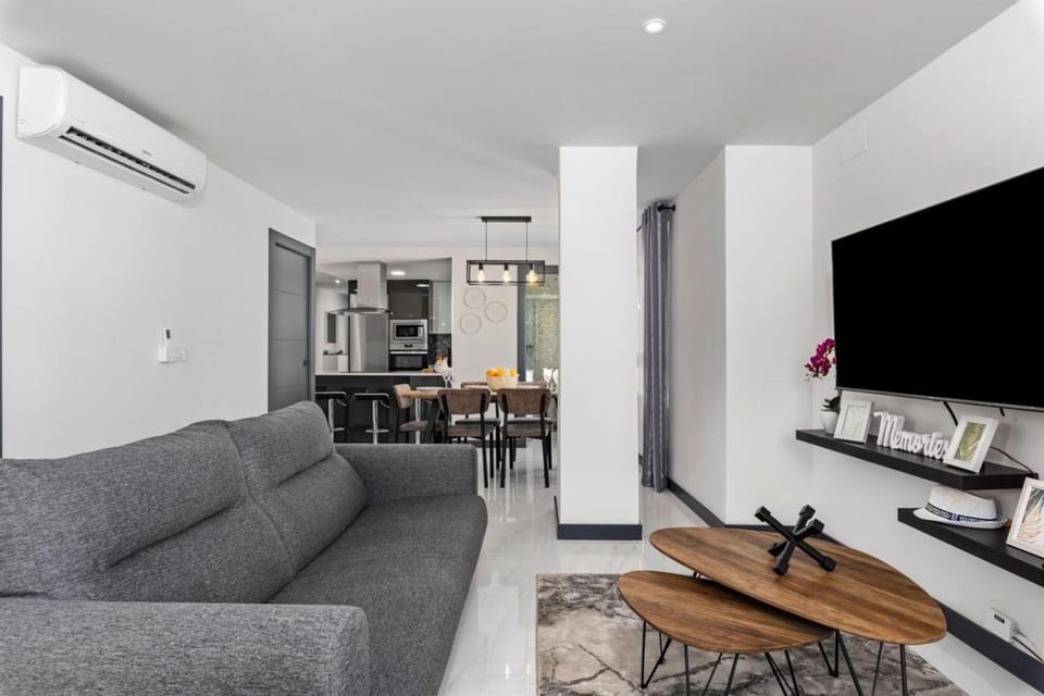Apartamento Baltico, 50m to Los Locos Beach Apartment in Torrevieja