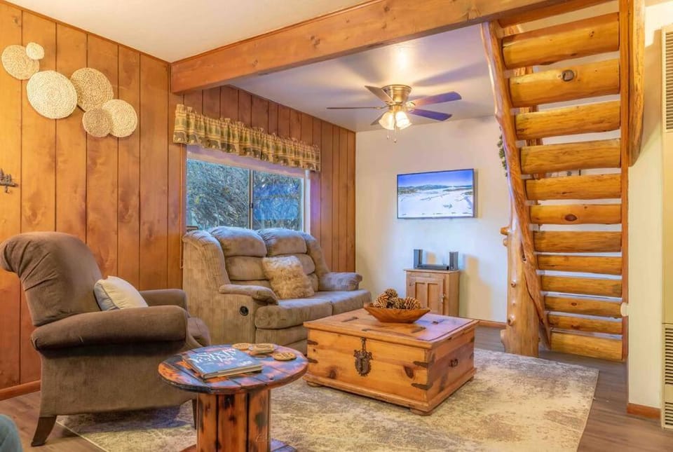Smoky Bear Cabin Big Bear City Cabin in Southern California