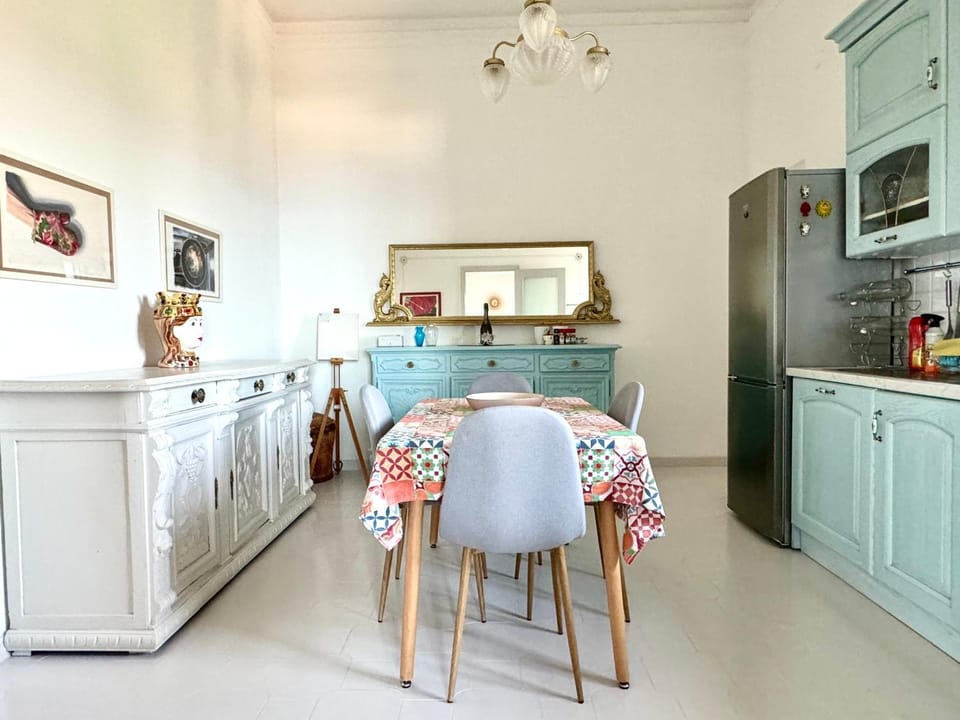 Kitchen or kitchenette, Dining area, dishwasher, oven, stove