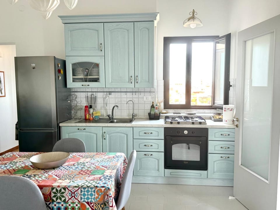Kitchen or kitchenette, Dining area, dishwasher, oven, stove