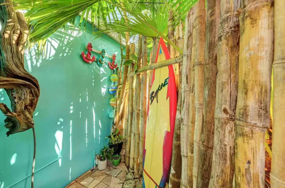 Golf Cart-Jacuzzi-Surfing Abode on Hutchinson Island House in Fort Pierce