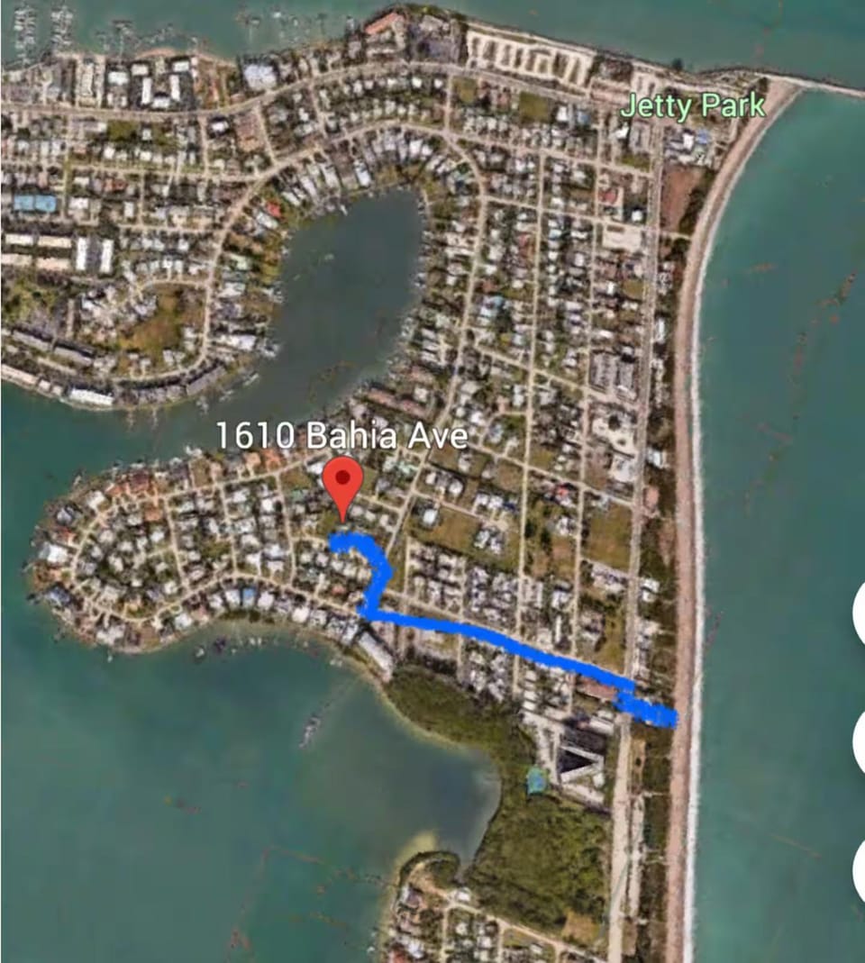 Golf Cart-Jacuzzi-Surfing Abode on Hutchinson Island House in Fort Pierce
