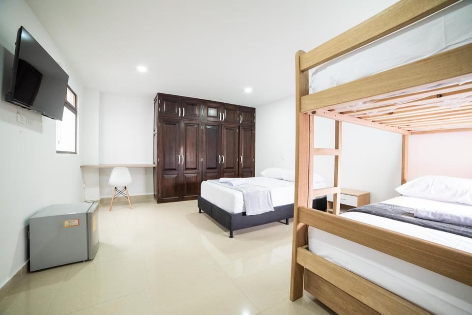 Bed, TV and multimedia, Photo of the whole room, hair dresser, towels