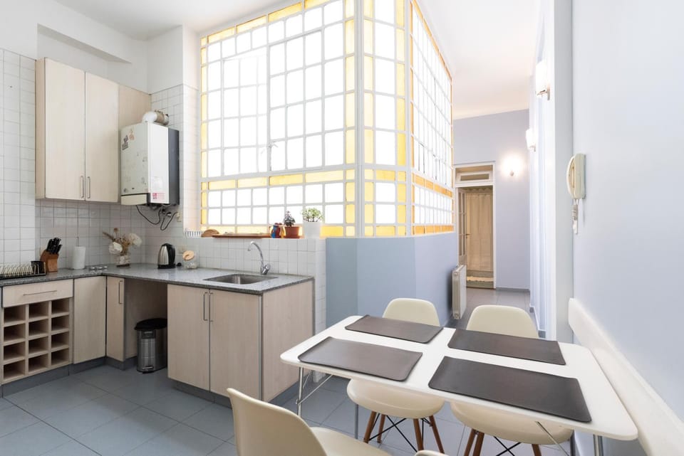 Kitchen or kitchenette, Dining area, minibar, pet friendly, stove