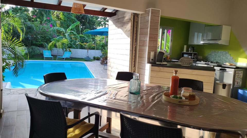 Dining area, Garden view, Pool view, Swimming pool