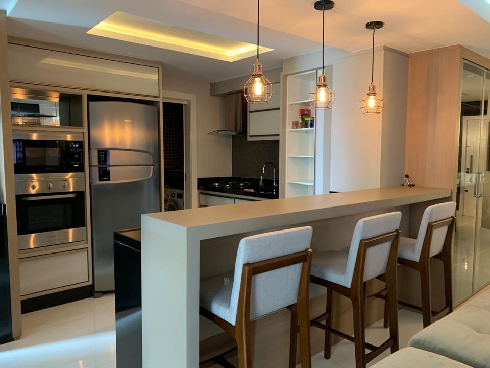 Kitchen or kitchenette, Dining area, minibar, pet friendly, stove