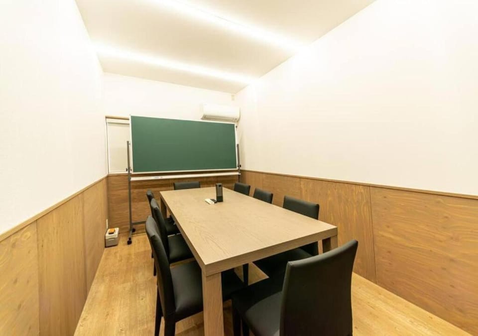 Meeting/conference room, internet