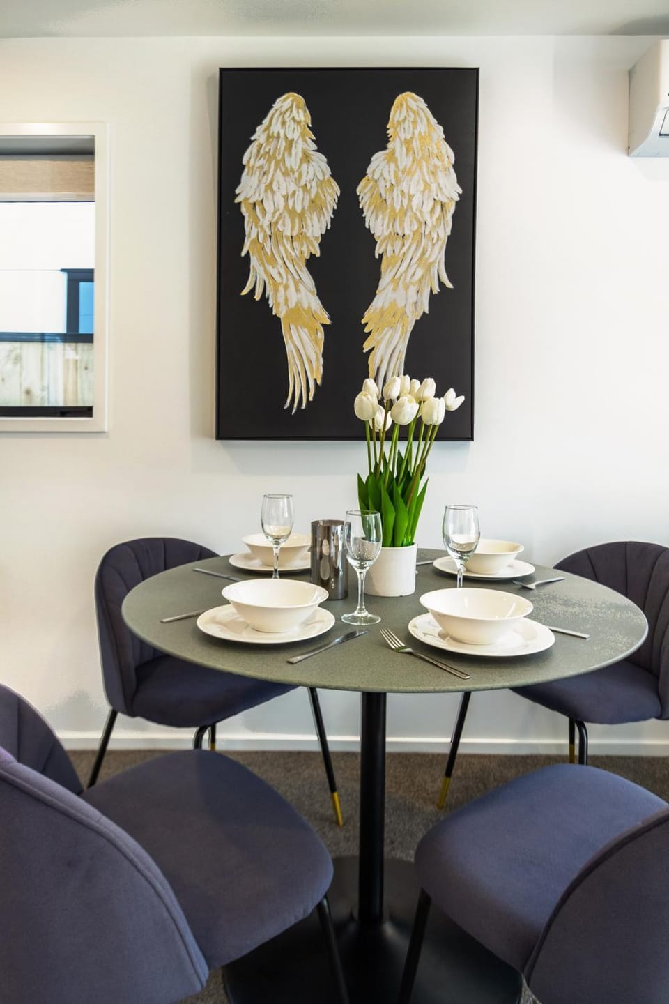 Living room, Decorative detail, Seating area, Dining area, air conditioner