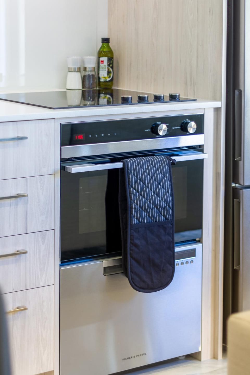 Kitchen or kitchenette, oven, pet friendly, stove