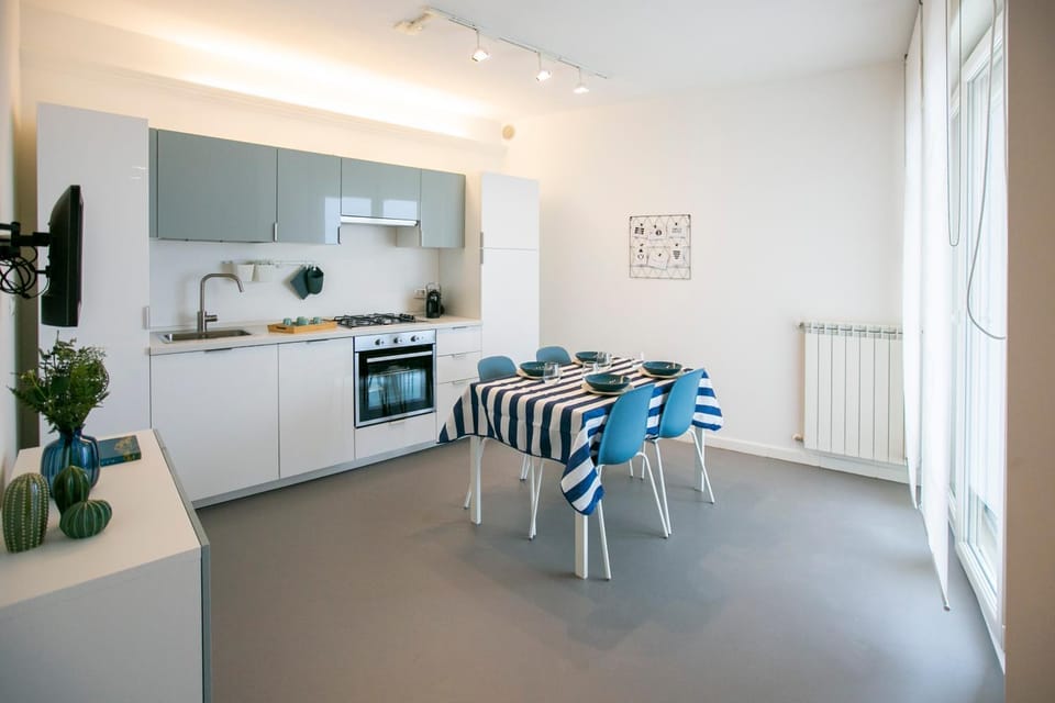 Kitchen or kitchenette, Dining area, minibar, pet friendly, stove