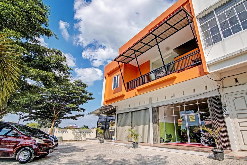 Facade/entrance