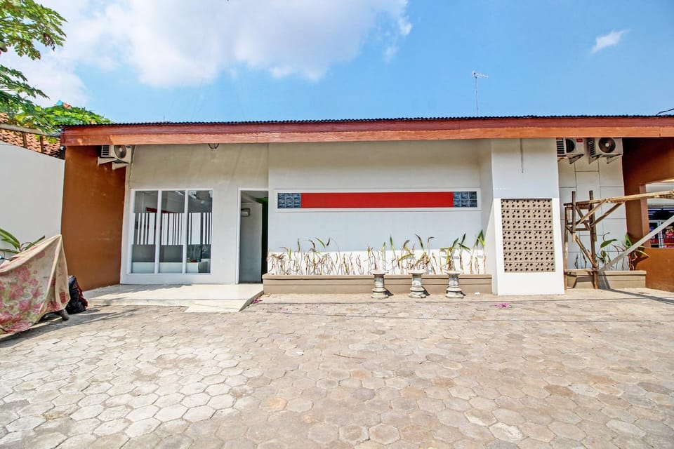 Facade/entrance