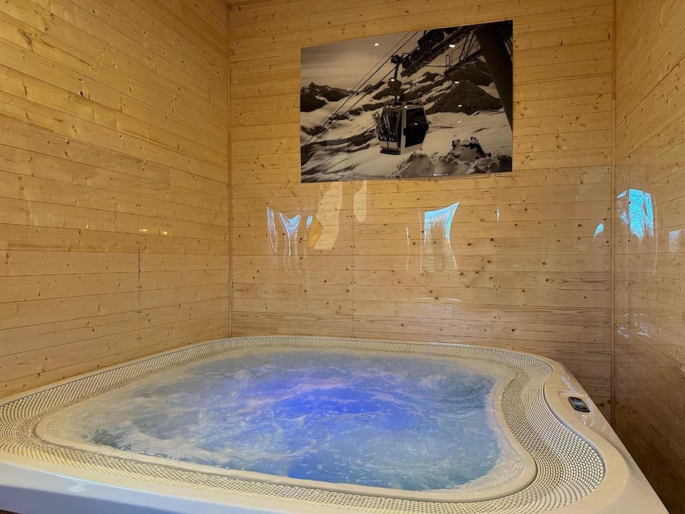 Luxe et sérénité : jacuzzi, sauna, piscine chauffée, home-cinéma et plus près du Mans - FR-1-410-396 House in Centre-Val de Loire