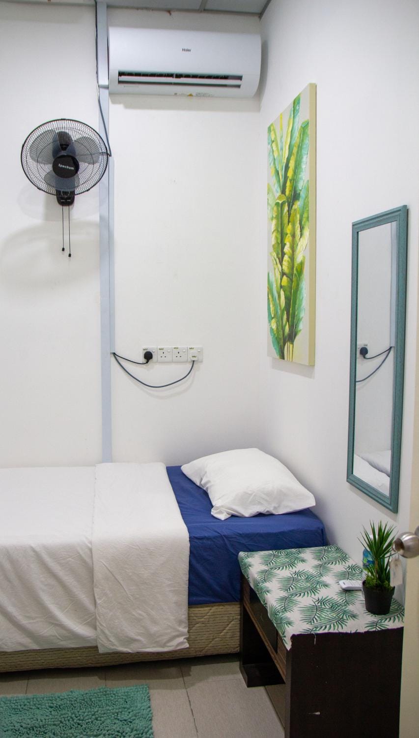 Bed, Photo of the whole room, Bedroom, fireplace, air conditioner