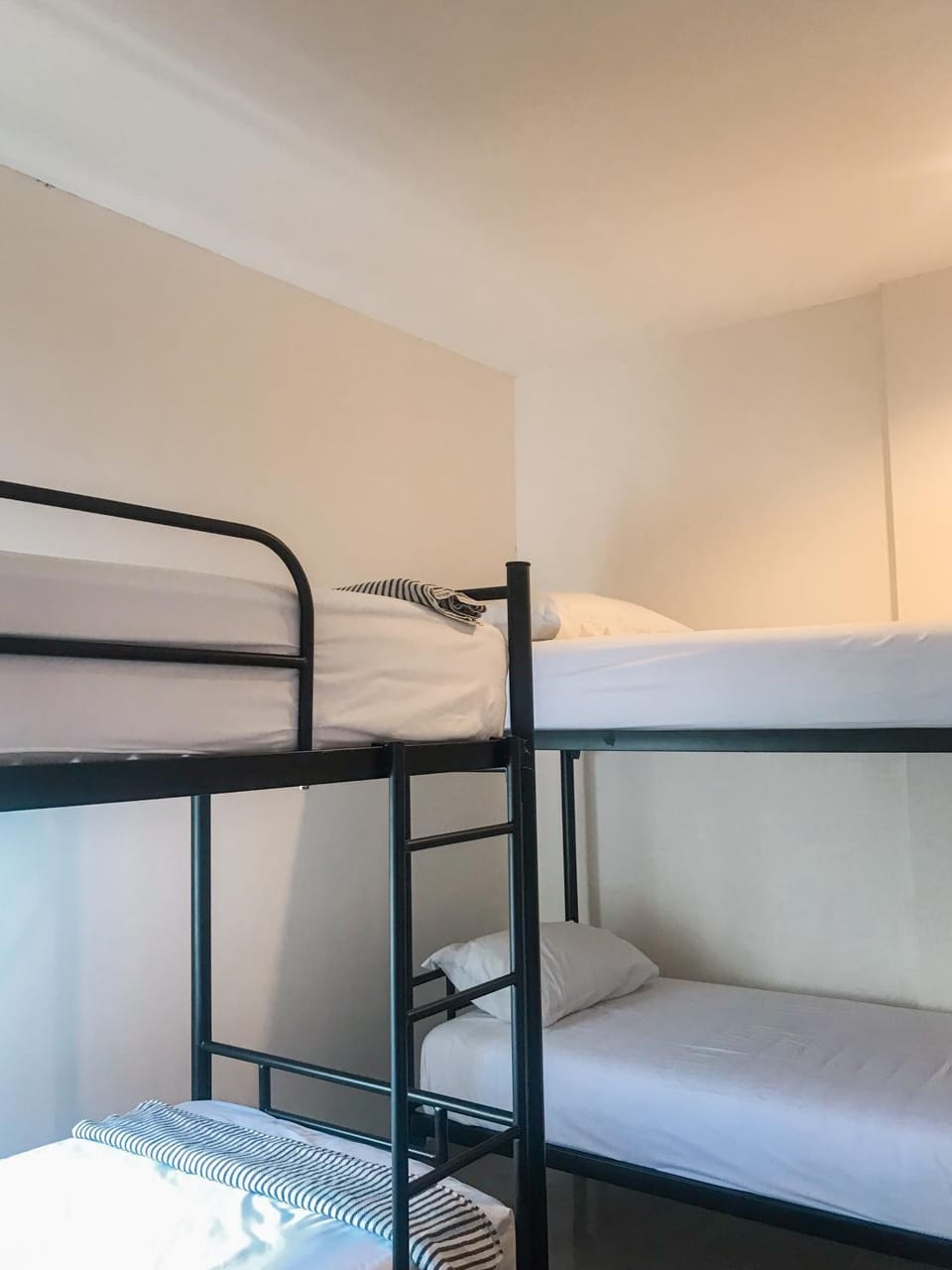 Bed, Photo of the whole room, bunk bed