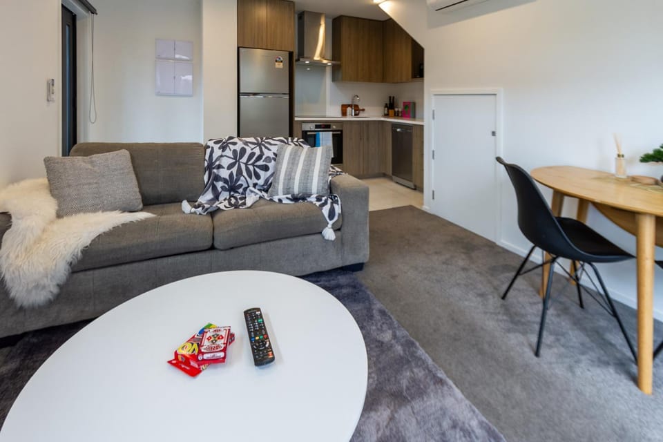 Kitchen or kitchenette, Living room, Seating area, Dining area, pet friendly, stove