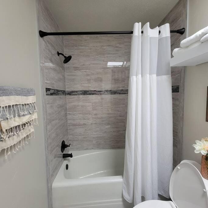 Shower, Bathroom, Bath, towels