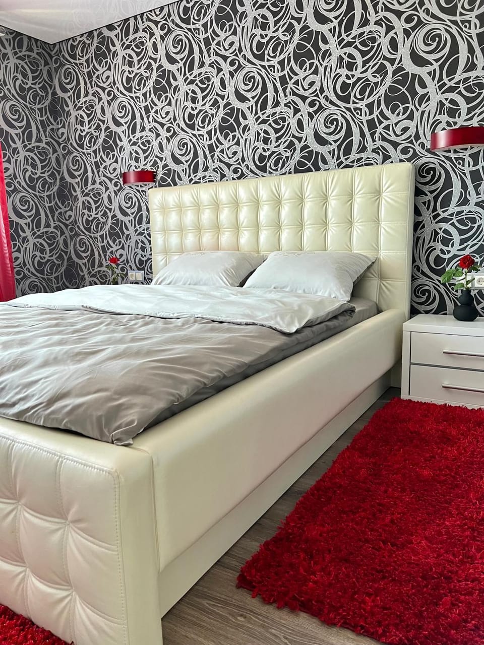 Bed, Photo of the whole room, Bedroom