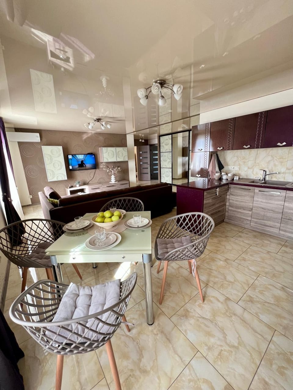 Kitchen or kitchenette, Dining area, minibar