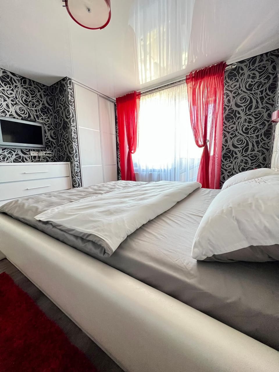 Bed, Photo of the whole room, Bedroom